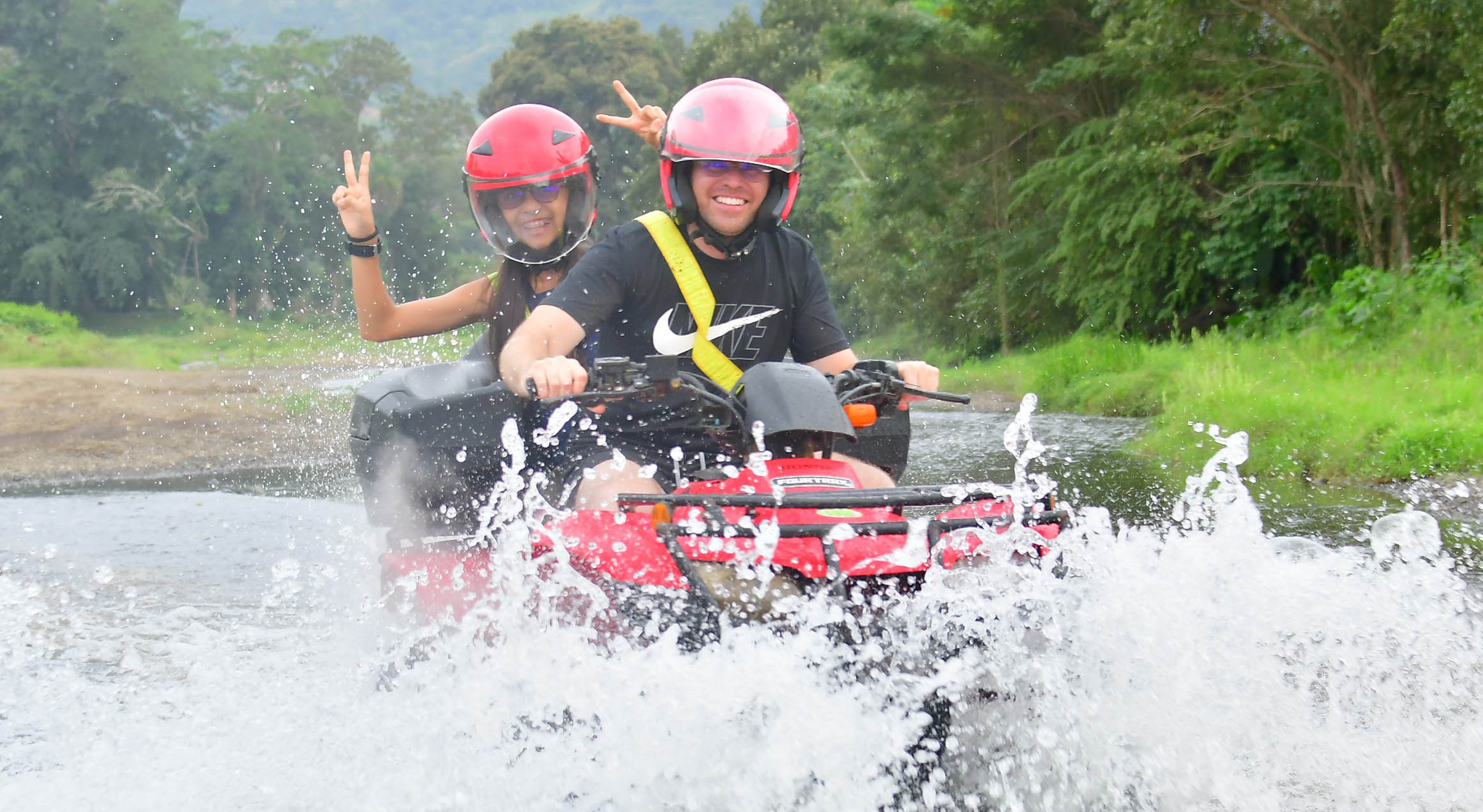 Four-wheel tour through the Costa Rica countryside