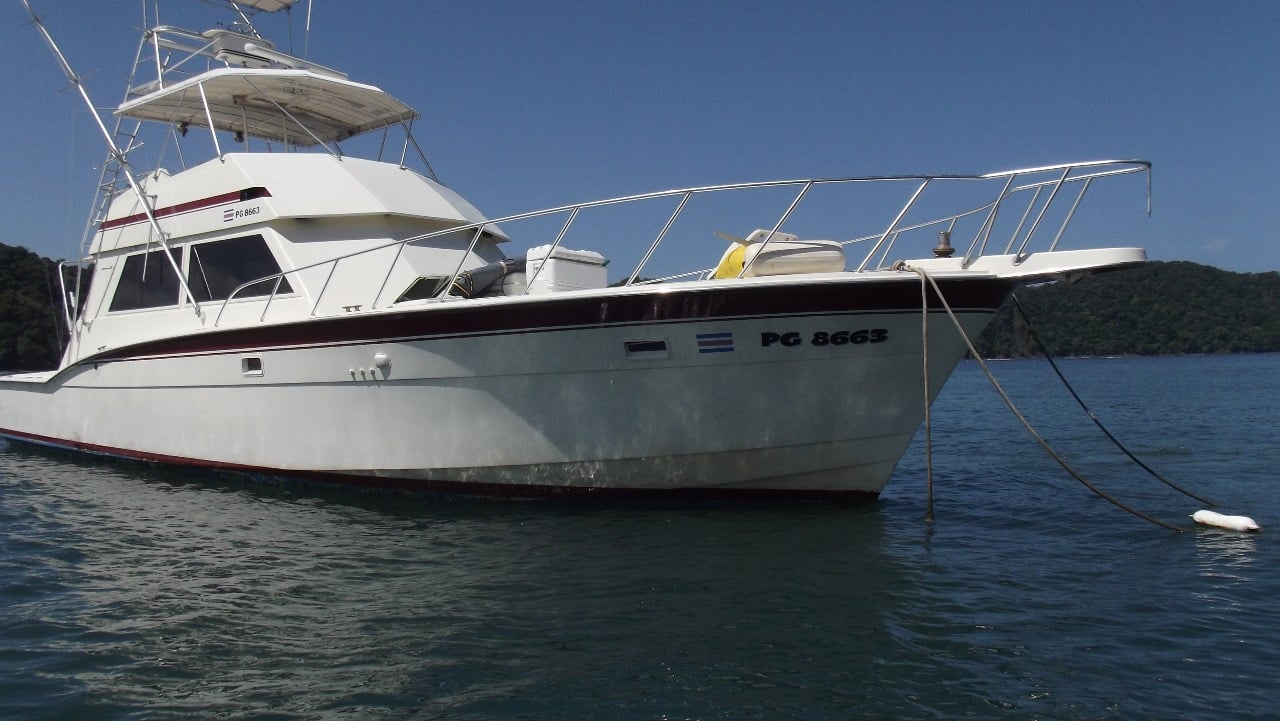 55ft Hatteras yacht charter in Jaco